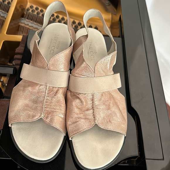 Almost new leather tan sandals by Sesto MEUCCI - Picture 1 of 4